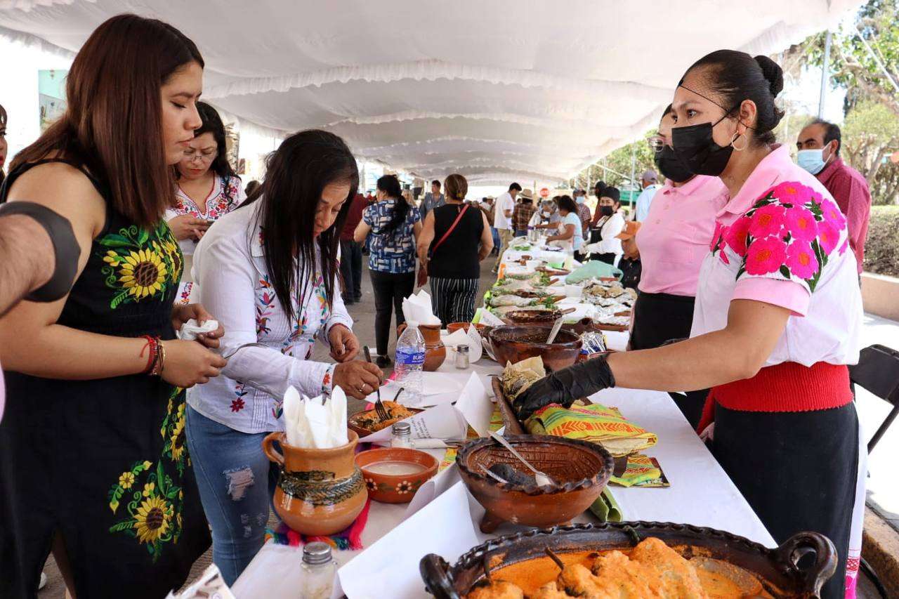 Muestra Acatlán diversidad gastronómica en Expo Acuícola 2024