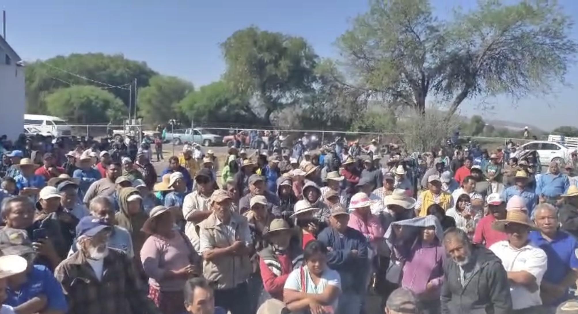 Productores del campo, se manifiestan contra ex regidor