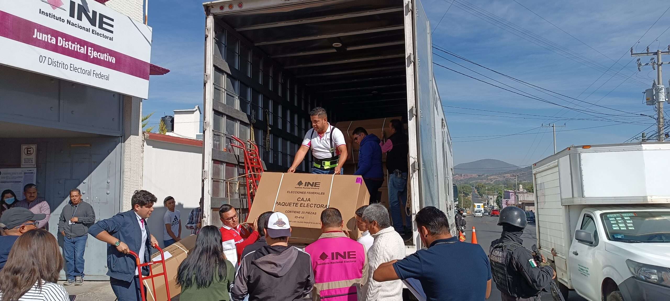 Llega parte de la paquetería electoral a Tepeapulco