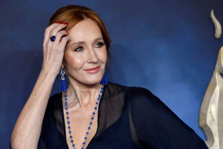 JK Rowling critica una nueva ley que castiga incitar el odio por identidad transgénero