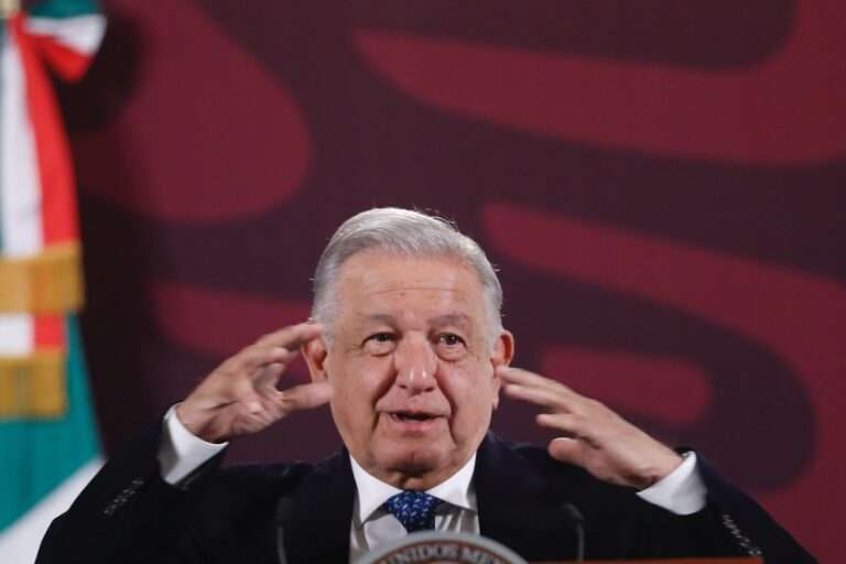 López Obrador dice que la autoridad actúa tras el asesinato de una niña y un linchamiento