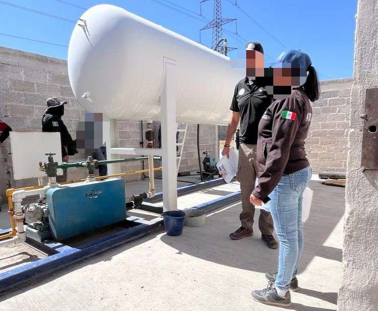 Agentes federales cumplen orden de cateo; aseguraron hidrocarburo y arma de fuego