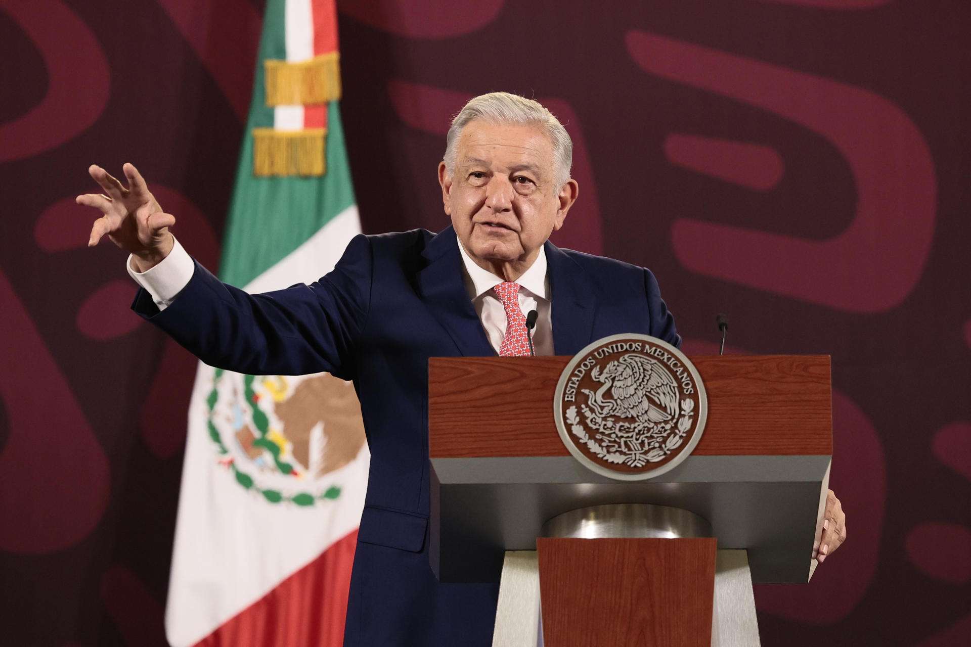 “Nada por la fuerza, todo por el derecho”: AMLO