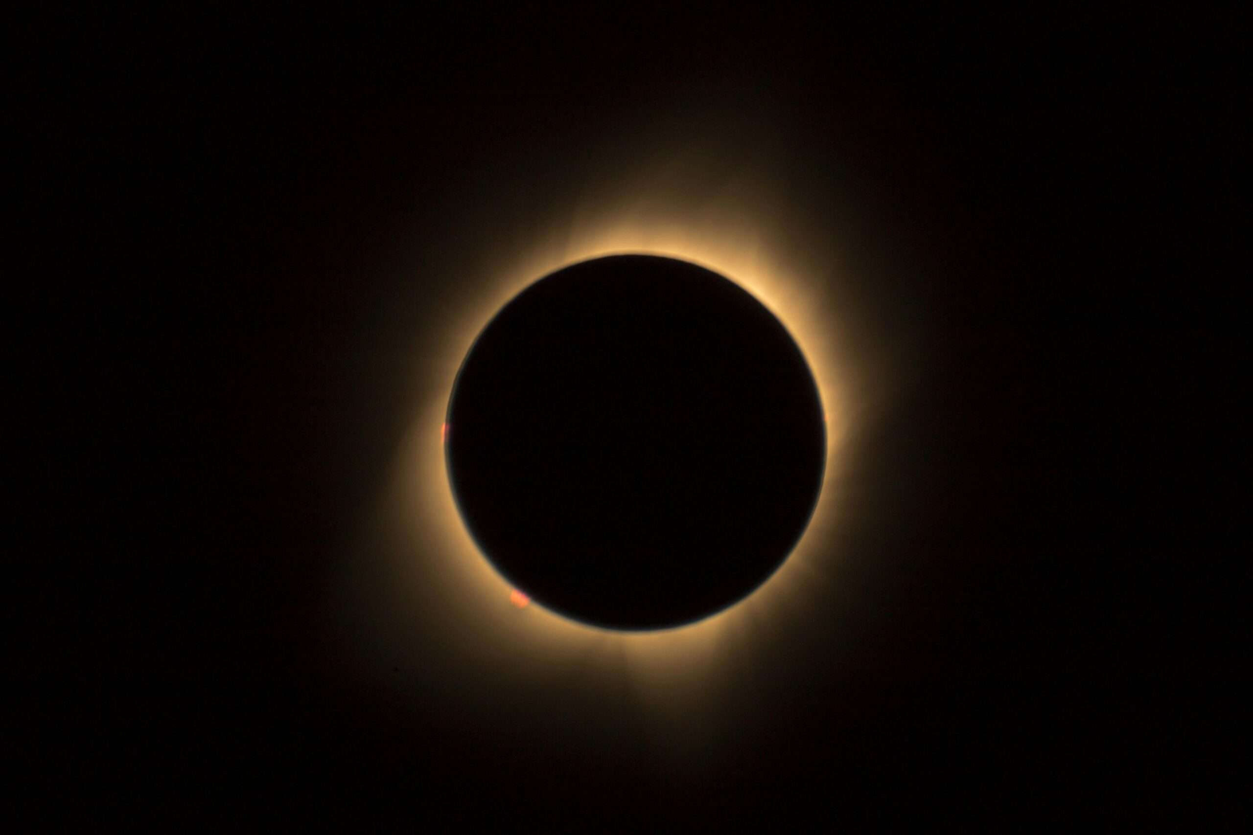 Avistamiento seguro del Eclipse Solar en Plaza Juárez