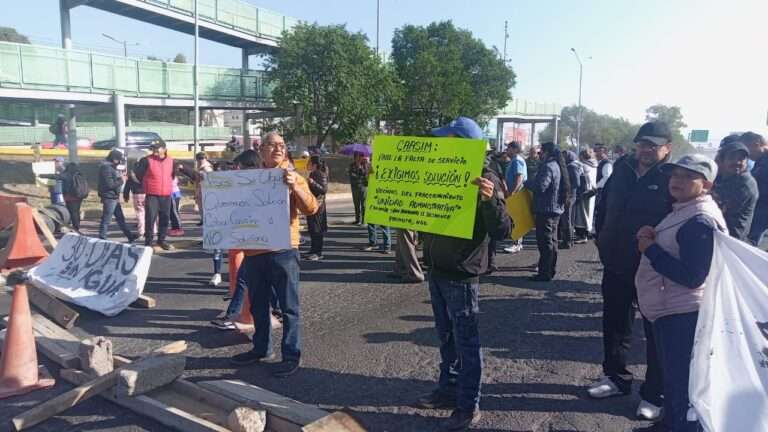 Bloquean el bulevar Felipe Ángeles, a la altura de San Antonio de Pachuca