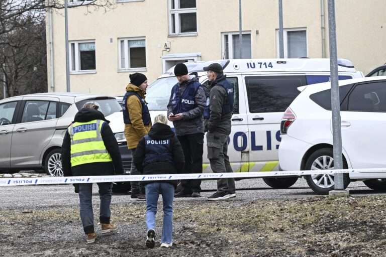 Muere uno de los tres menores heridos en un tiroteo en un colegio de Finlandia