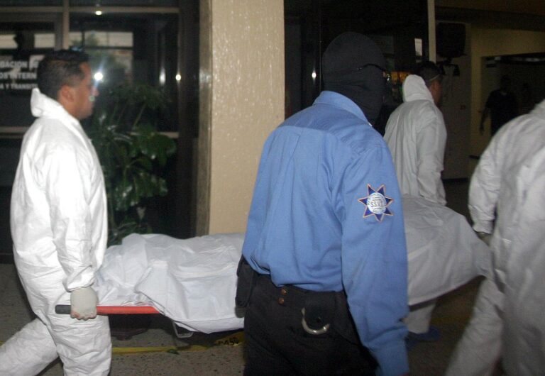 Tres criminales muertos y tres agentes heridos en enfrentamiento en el norte de México