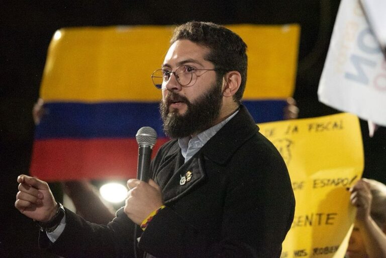 Investigan a exembajador de Colombia en México por supuestas calumnias contra periodista