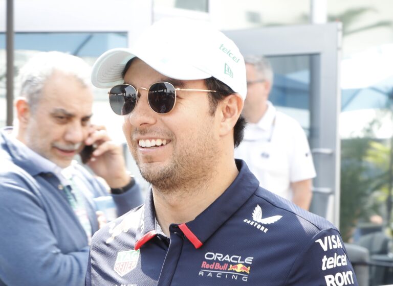 ‘Checo’ Pérez pide a Red Bull mismas mejoras que Verstappen para competir por el título