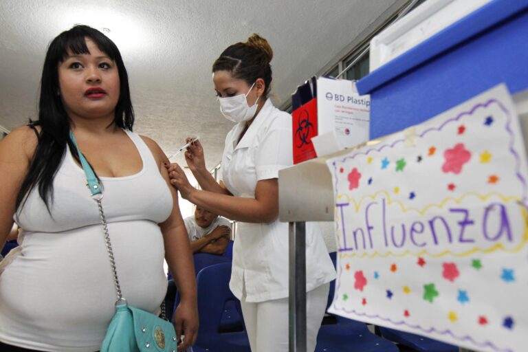 Aplicarán 59 millones de vacunas contra influenza y Covid-19 en invierno