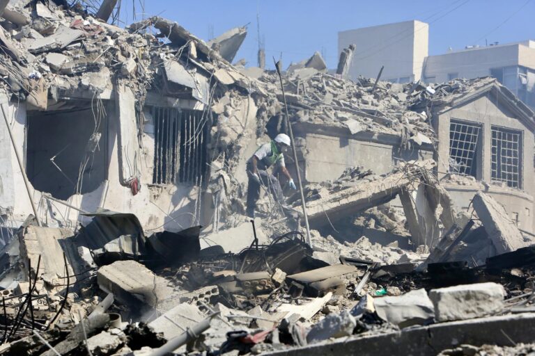 Israel confirma el ataque a un depósito de armas en Dahiye y 140 bombardeos en el sur del Líbano