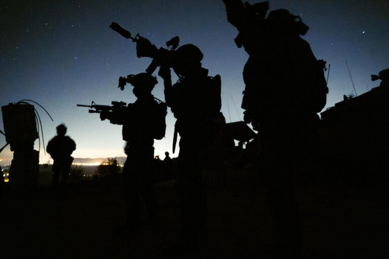 Israel ordena evacuar edificios en el este del Líbano, tras atacar 150 objetivos en el país