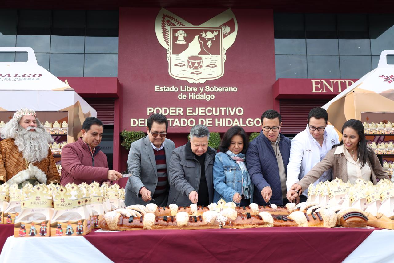 Reparten 8 Mil Roscas De Reyes Magos - Plaza Juarez