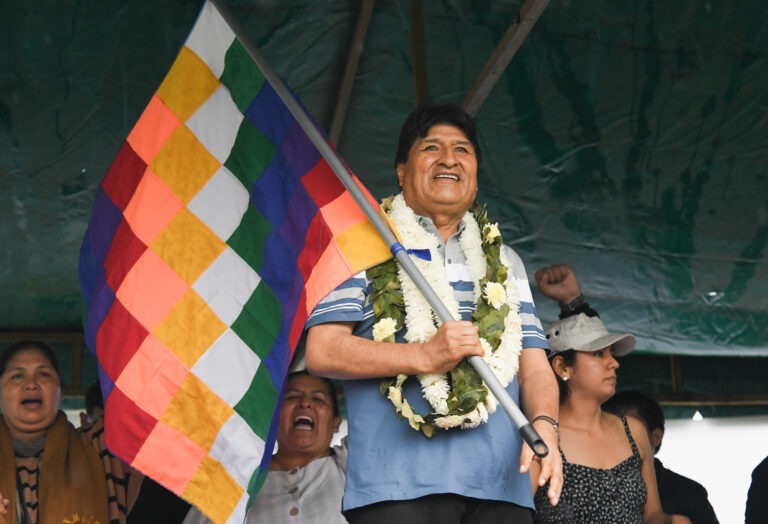 Morales pide a presidente del Senado, desistir