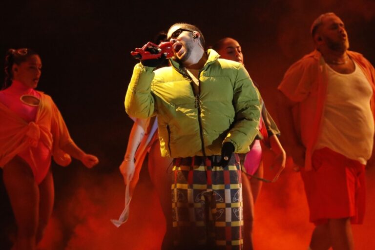 Bad Bunny agota en menos de 24 horas sus tres conciertos en la ciudad colombiana de Medellín