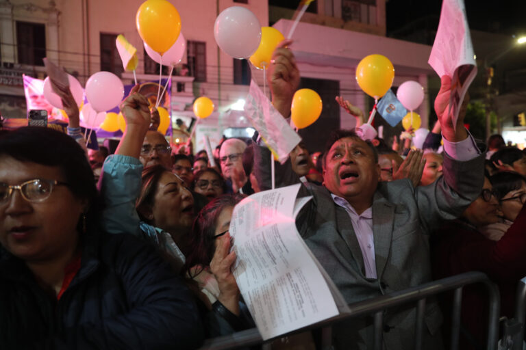 Chiclayo celebra a su papa en una emotiva y festiva misa multitudinaria