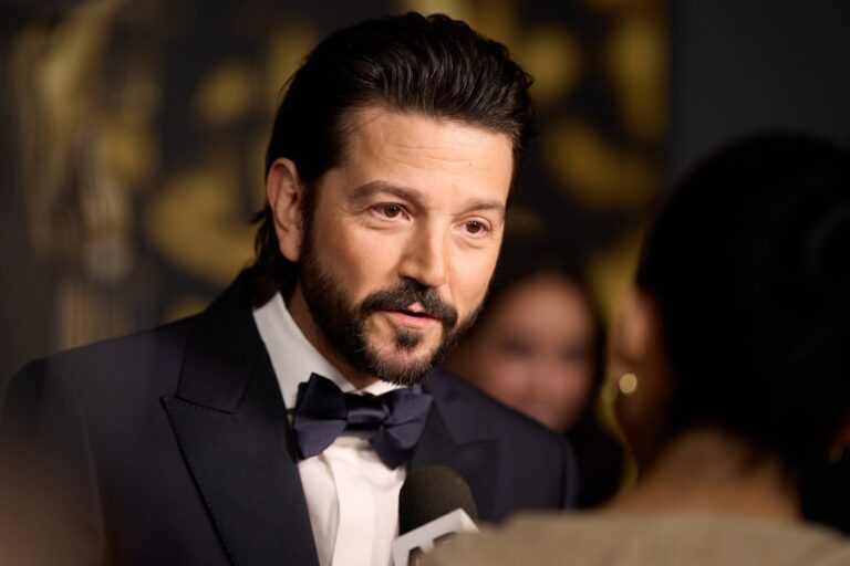 Diego Luna defiende ver películas en los cines, “algo que pasa cada vez menos”