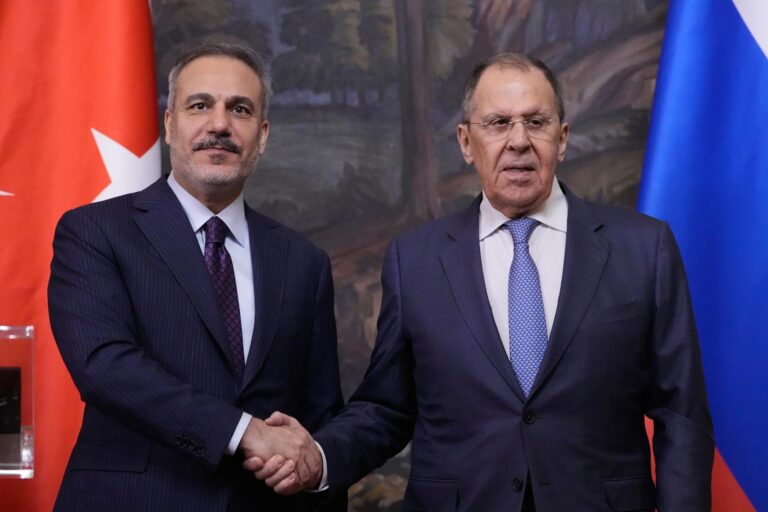 Rusia acusa a la UE de sabotear las negociaciones que apoyan Turquía y EE.UU.
