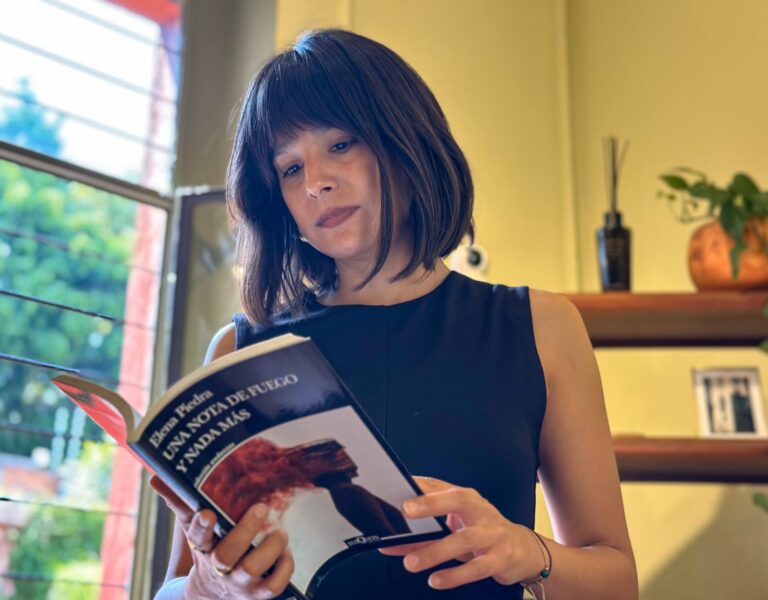 La liberación trágica incendia novela debut de Elena Piedra
