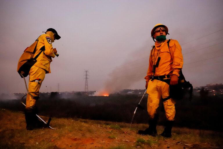Lorena Canan, primera mujer en presidir el Cuerpo de Bomberos Voluntarios del Paraguay