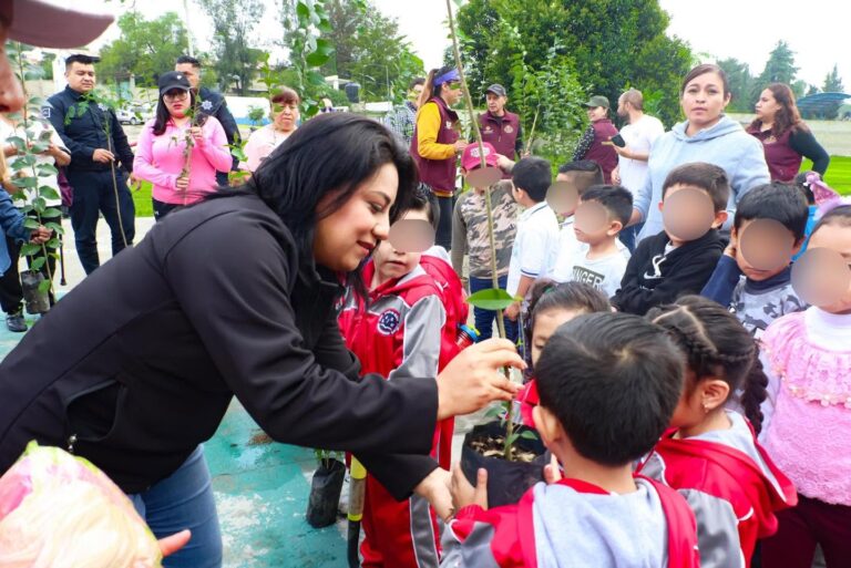 Niñas y niños participan en jornada de reforestación en El Montecillo por el Día Mundial del Medio Ambiente