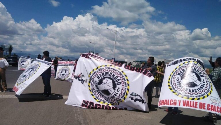 Grupo de transportistas bloquearon la carretera México Pachuca