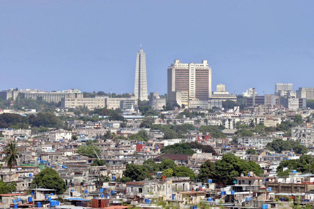 La estatal de electricidad prevé este martes apagones simultáneos en el 54 % de Cuba