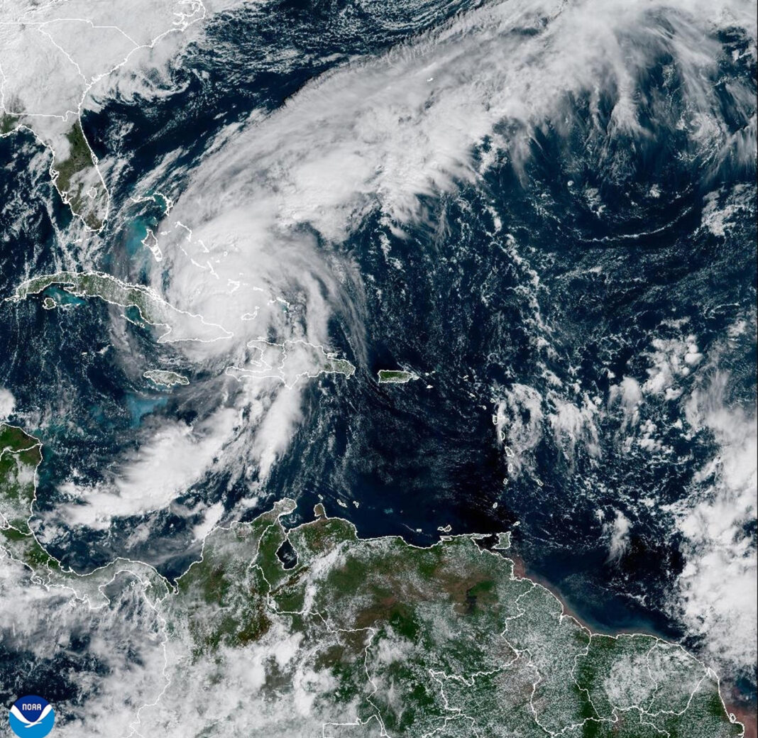 El huracán Melissa decrece a categoría 1 mientras se acerca a Las Bahamas