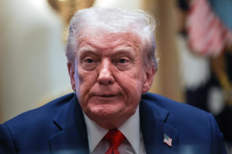 Bloquean transferencia de terrenos para Trump