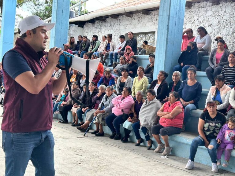 Entregan más de 700 apoyos en Eloxochitlán y Metztitlán