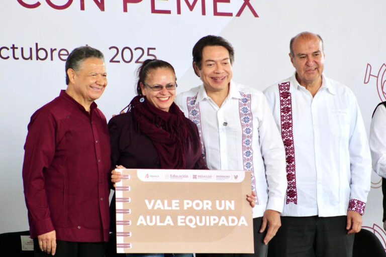 Tula de Allende participa en la entrega de mobiliario escolar en coordinación con PEMEX