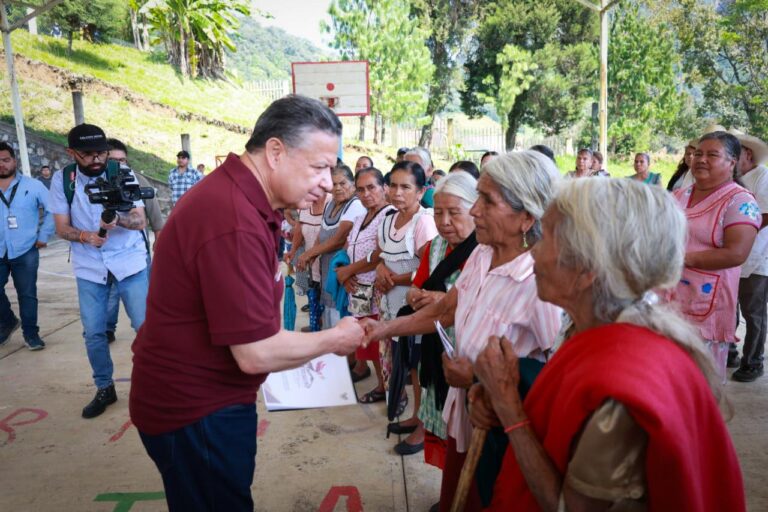 Supervisa Julio Menchaca la región Otomí-Tepehua