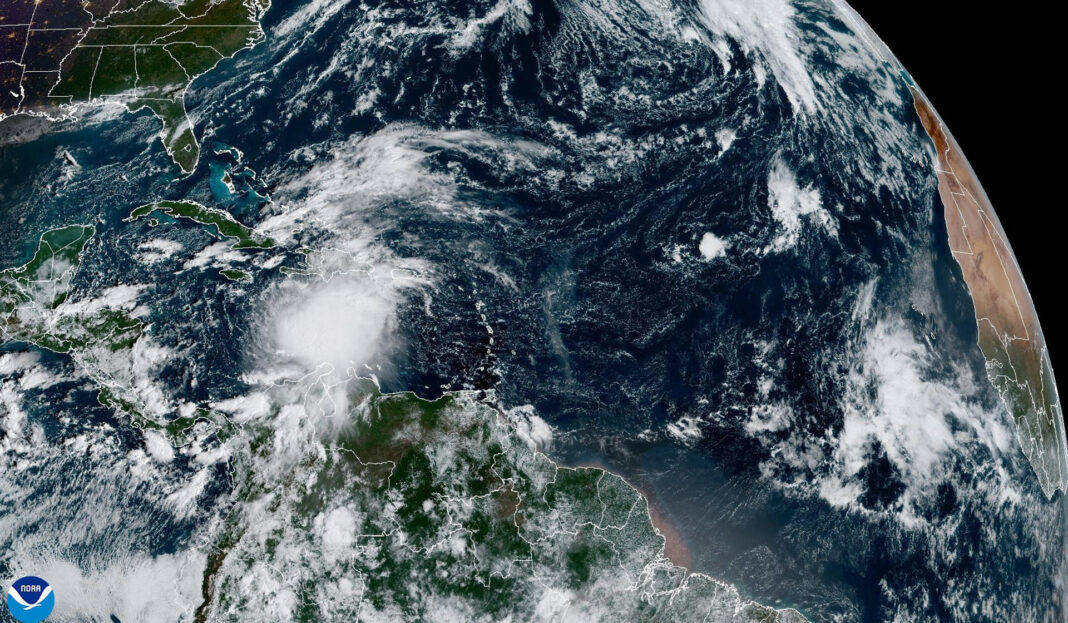 Melissa puede convertirse en huracán el viernes en su ruta hacia Haití y Jamaica