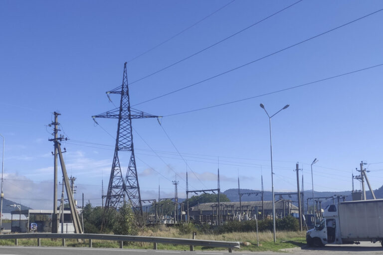 El sistema eléctrico ucraniano resiste ataques