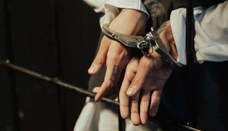 Detienen a presuntos narcomenudistas