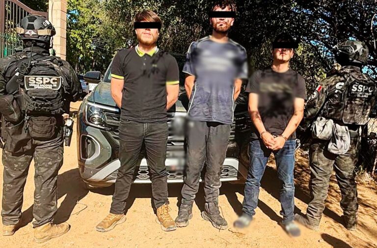 Detienen a cinco hombres en dos acciones 