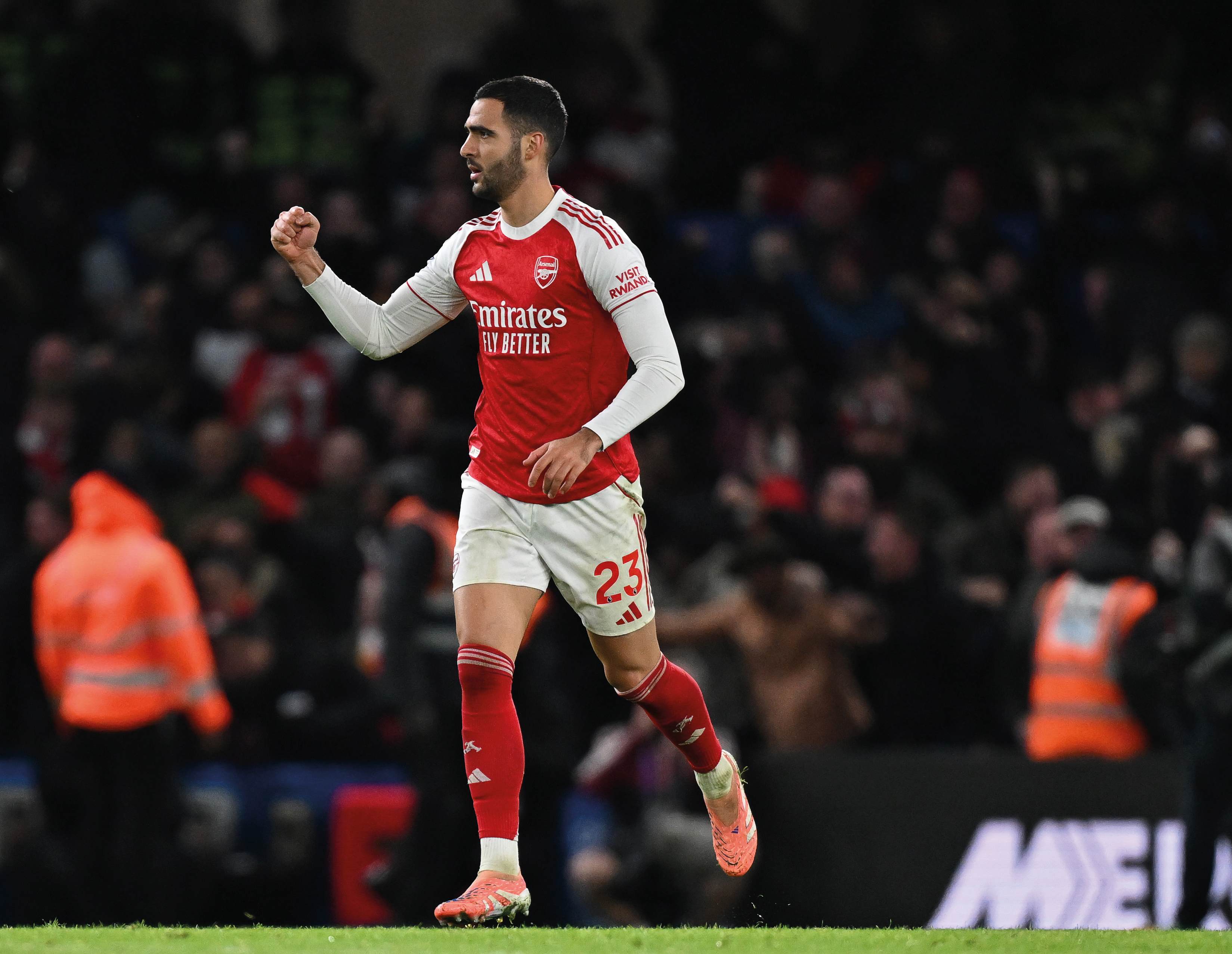 EFE EL CHELSEA RESISTE CON 10 JUGADORES ANTE EL ARSENAL