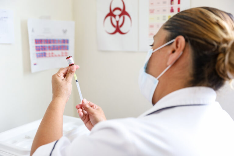 Intensifican vacunación contra sarampión