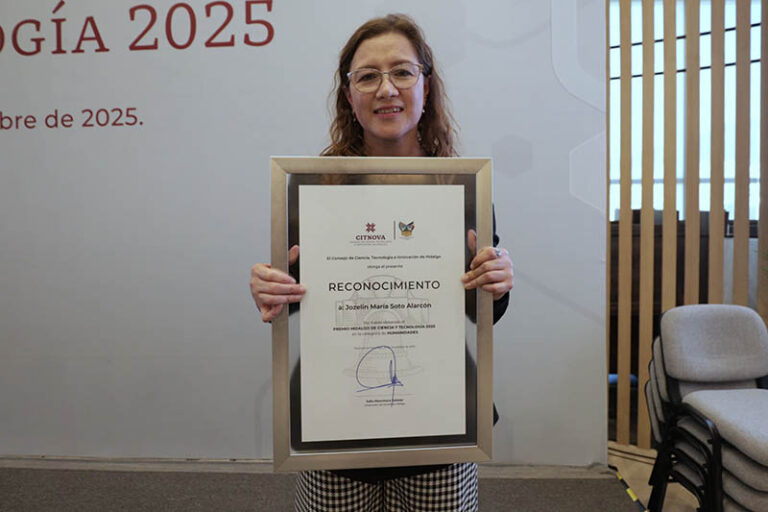 Entrega Citnova premio a investigadora de la UAEH