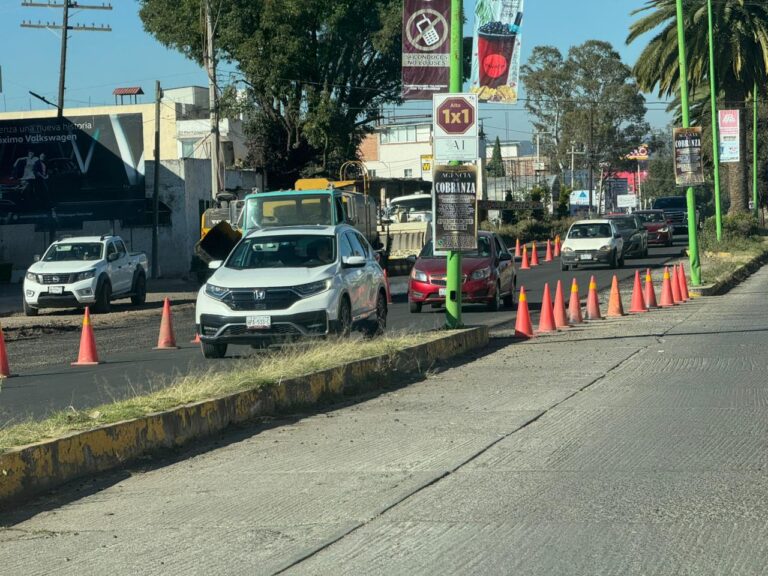 Continúan acciones de bacheo y rehabilitación de vialidades 