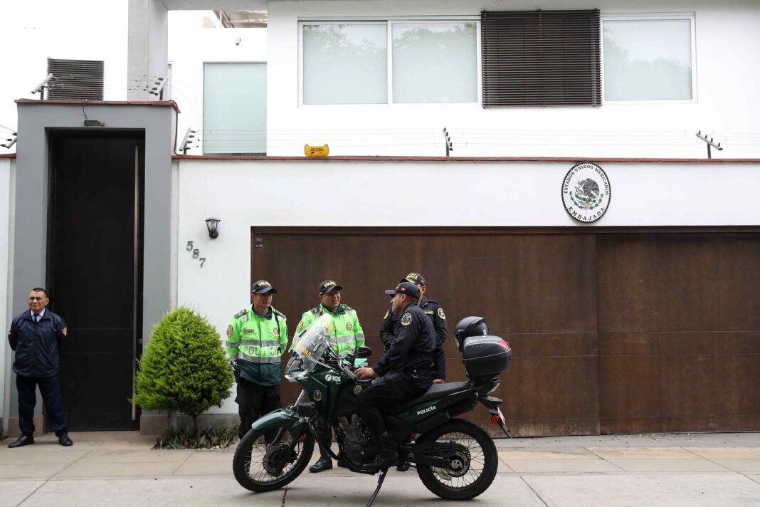 Perú tiene en suspenso salvoconducto a exministra de Castillo asilada en embajada mexicana