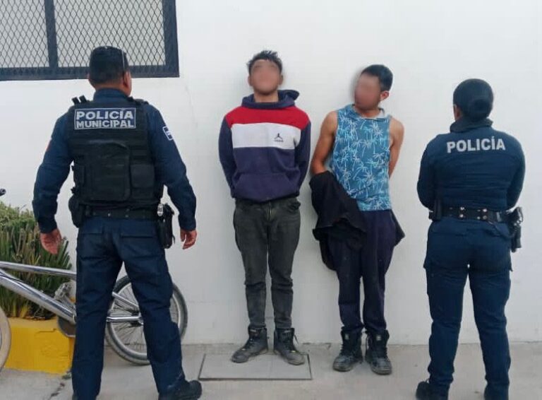 Detienen a dos jóvenes por presunta posesión de drogas 