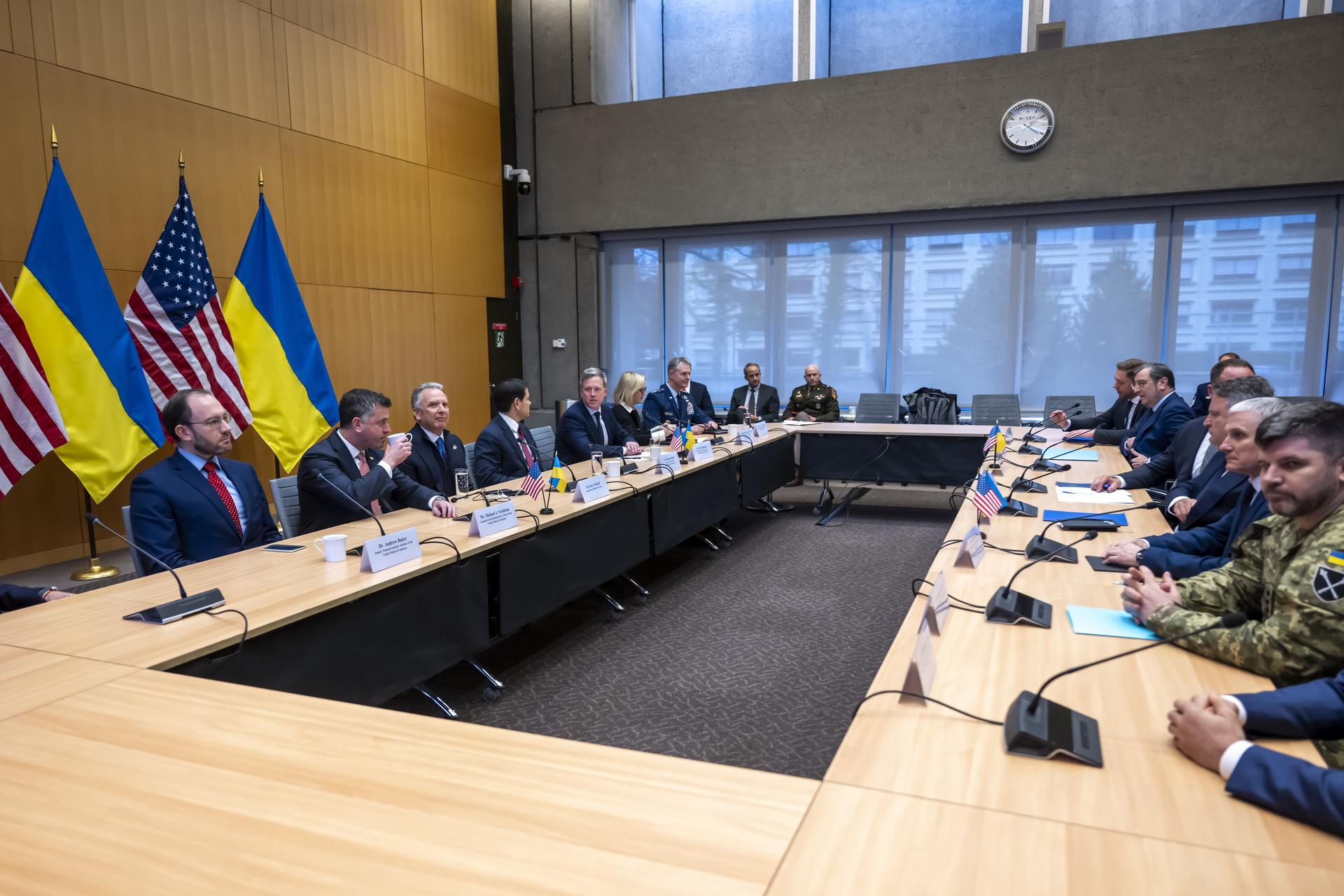 EE.UU. y Ucrania hablan, sin los europeos, del plan de Trump para terminar la guerra