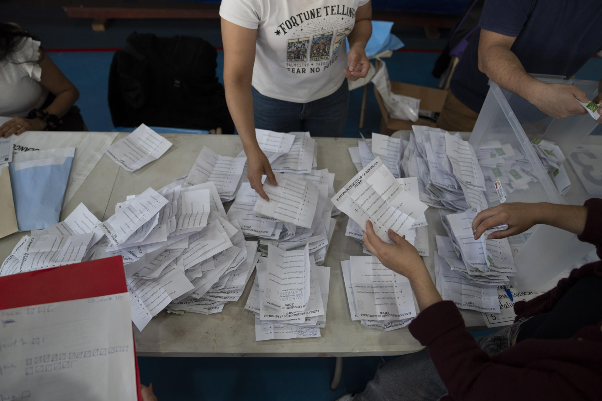 Chile registra participación récord del 85 % en la primera vuelta por el voto obligatorio