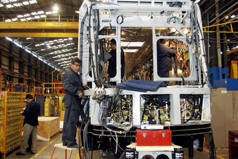 Sancionan a empresas por falsear información en contratos 