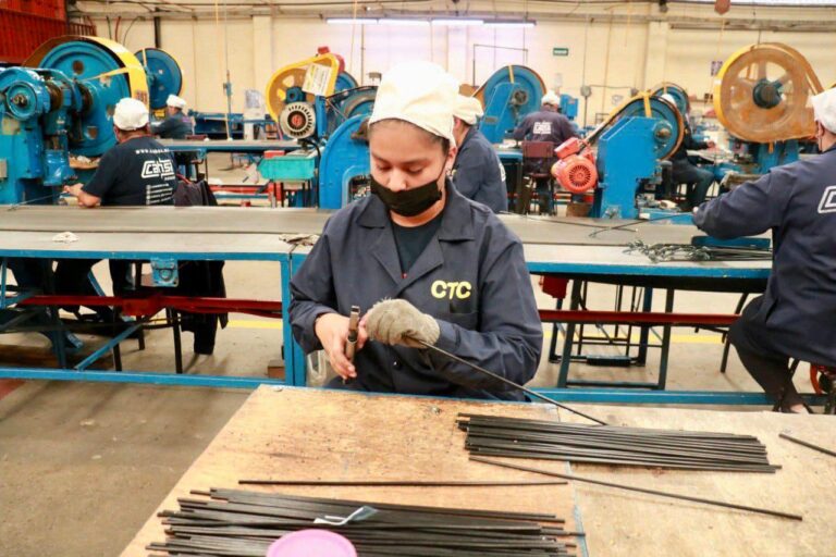 Aguinaldo de las y los trabajadores, derecho irrenunciable establecido en la Ley Federal del Trabajo