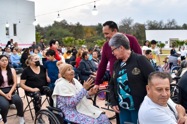 Gobierno de Tula de Allende y DIF Municipal reciben donación de sillas de ruedas