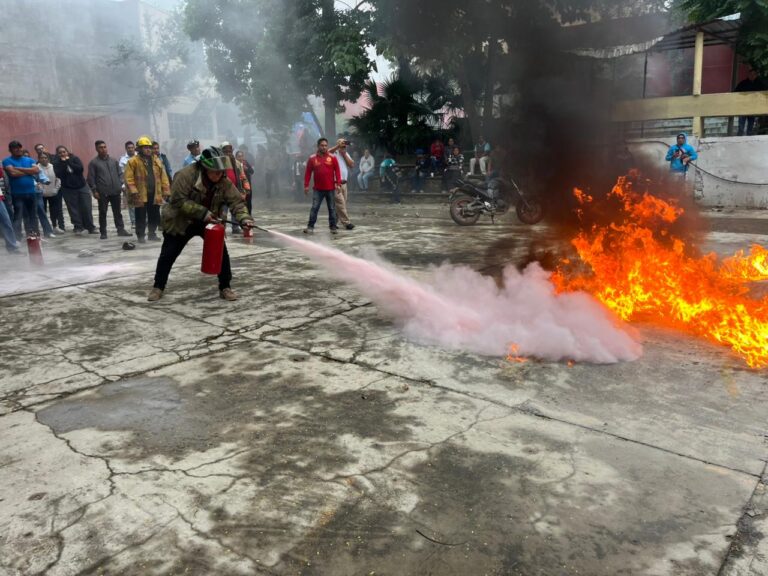 PROTECCION CIVIL CAPACITA A COMERCIANTES PARA PREVENIR RIESGOS DURANTE FESTEJOS GUADALUPANOS.