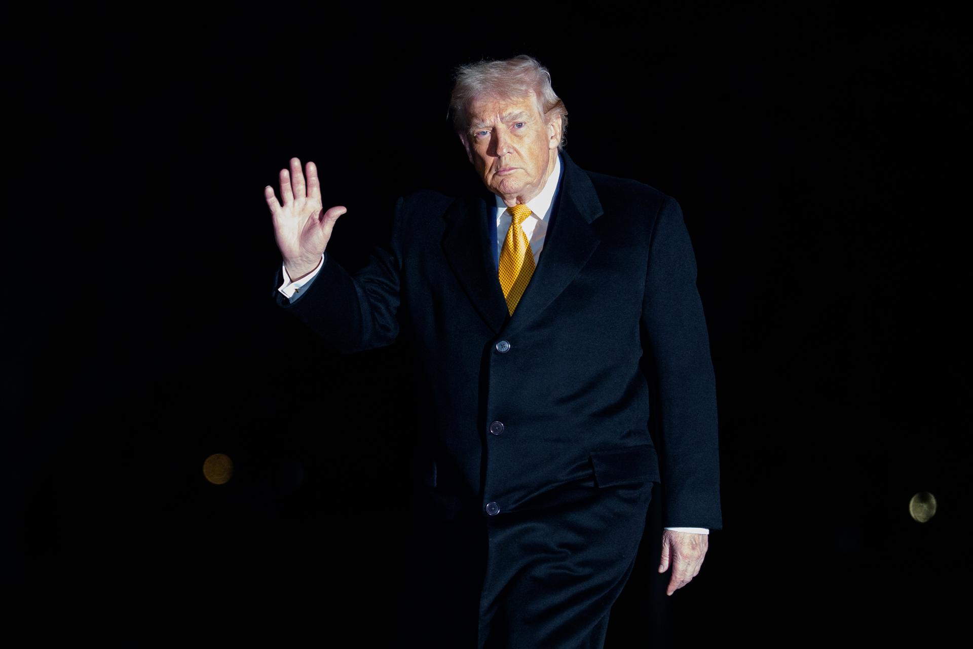 Trump dice que Sheinbaum “tiene algo de miedo sobre los cárteles”