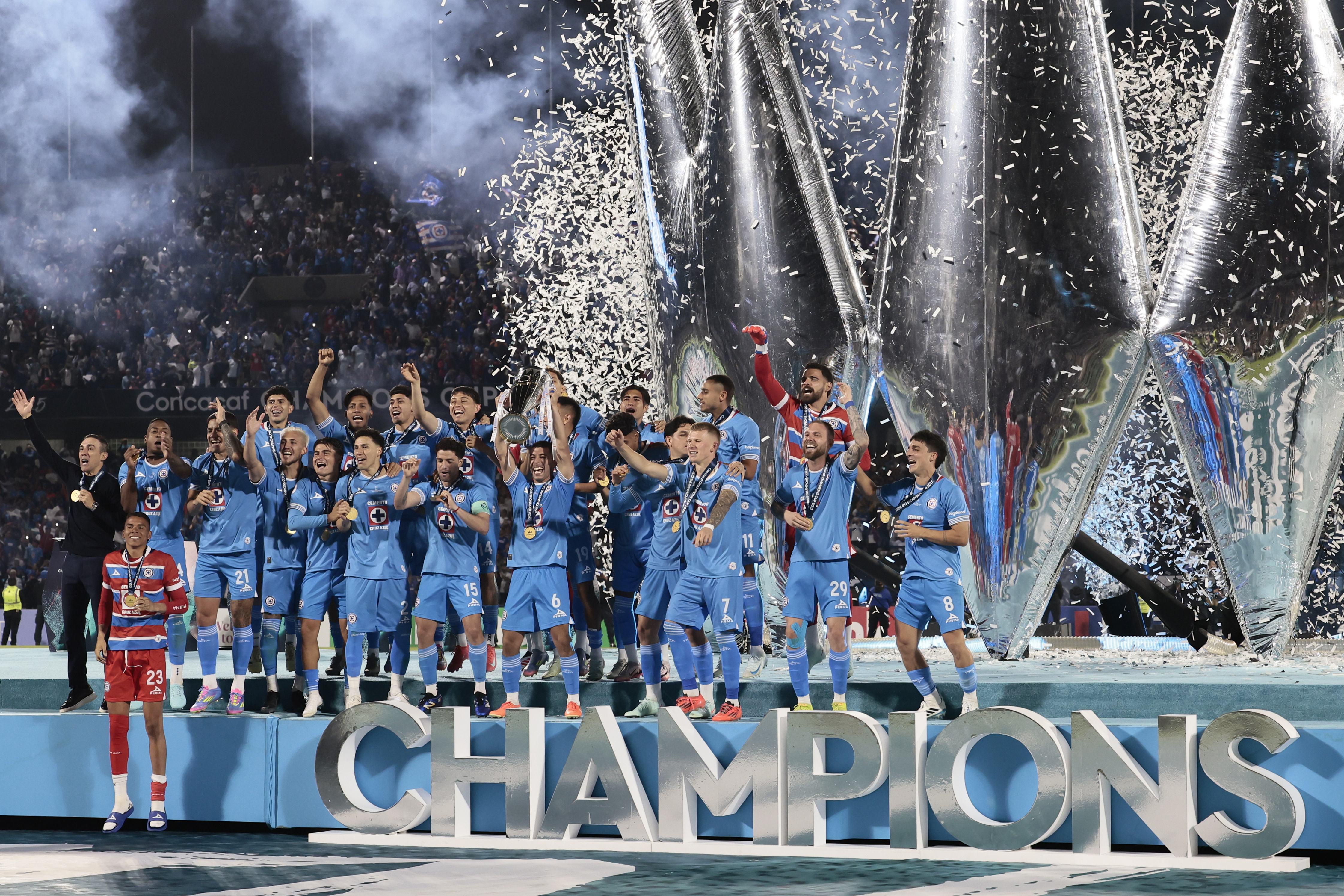 5-0. Cruz Azul golea a Vancouver y gana la Copa de Campeones de la Concacaf